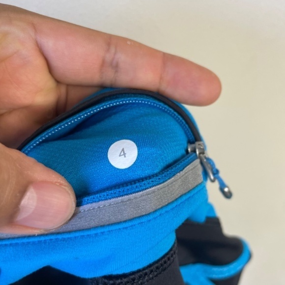 Lululemon Pace Crop Black / Beach Blanket Blue - Picture 8 of 9